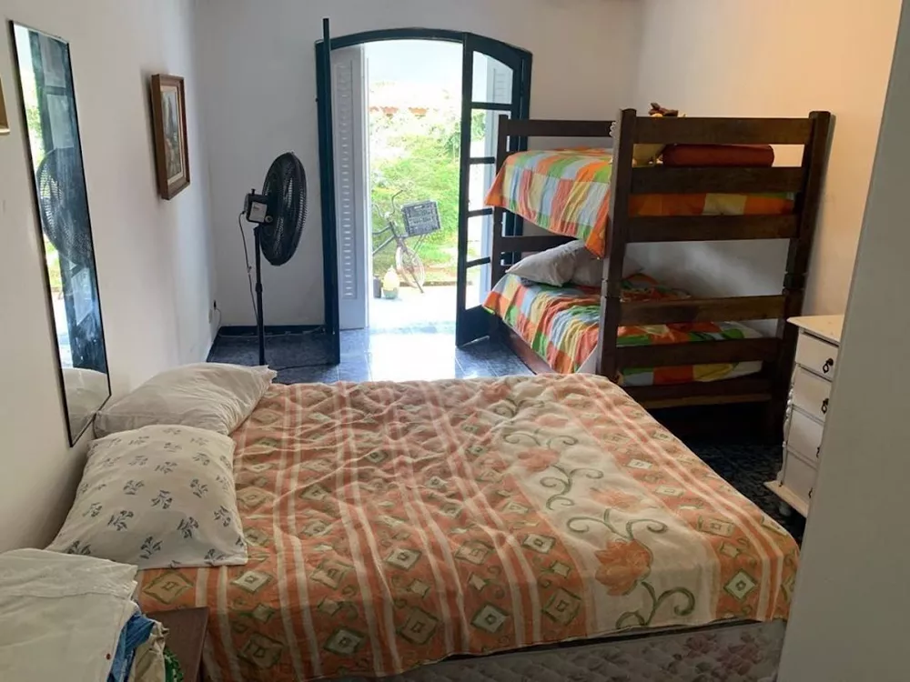 Casa à venda com 6 quartos, 260m² - Foto 2