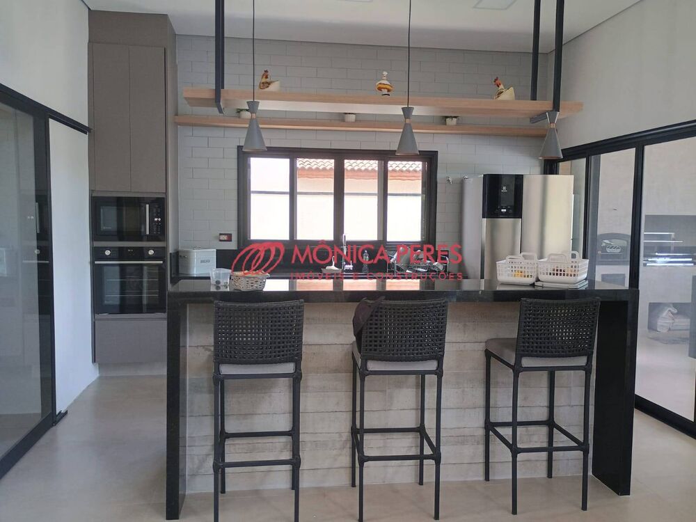 Casa à venda com 4 quartos, 360m² - Foto 1