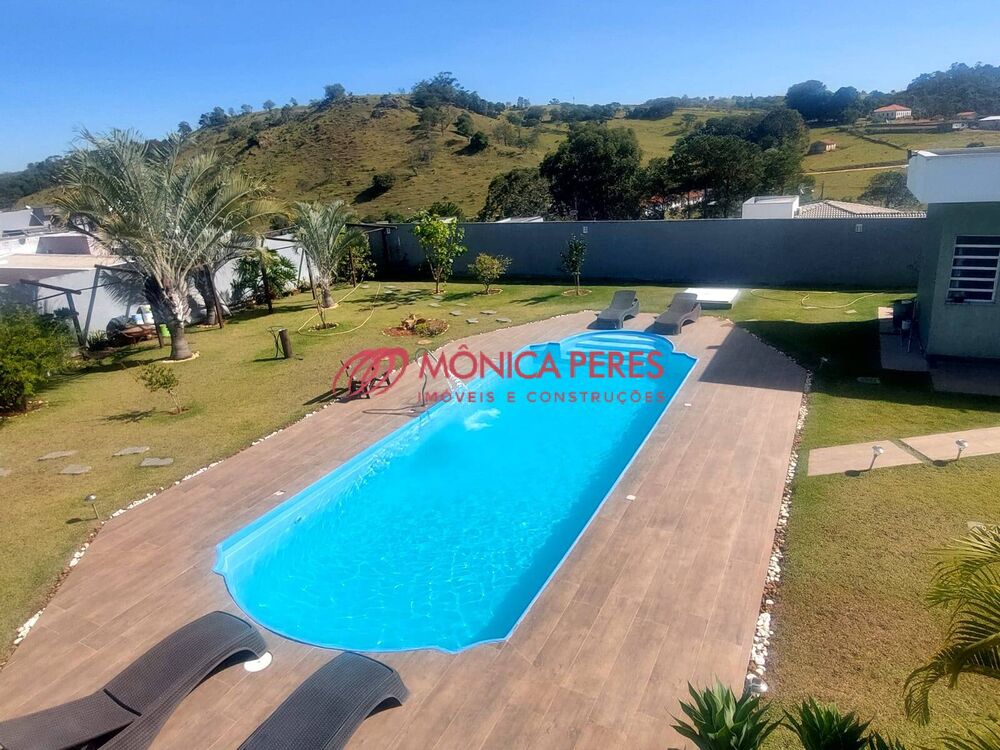 Casa à venda com 4 quartos, 240m² - Foto 1