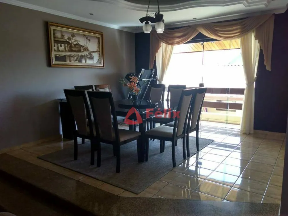 Sobrado, 3 quartos, 237 m² - Foto 1
