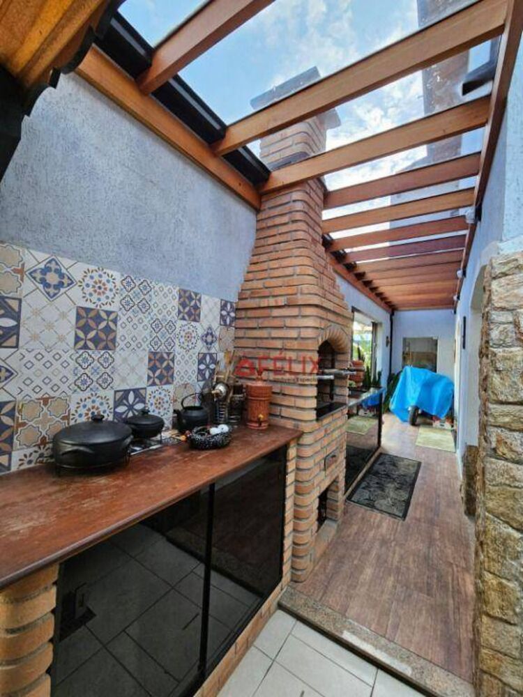 Sobrado, 4 quartos, 334 m² - Foto 1