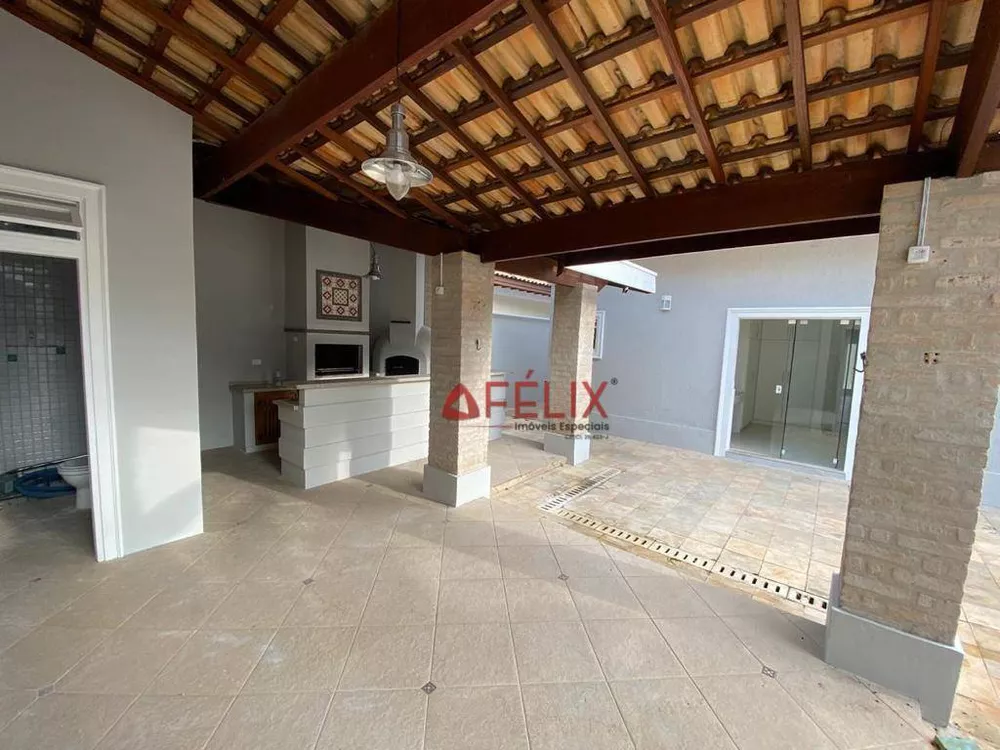 Casa de Condomínio à venda com 3 quartos, 250m² - Foto 2