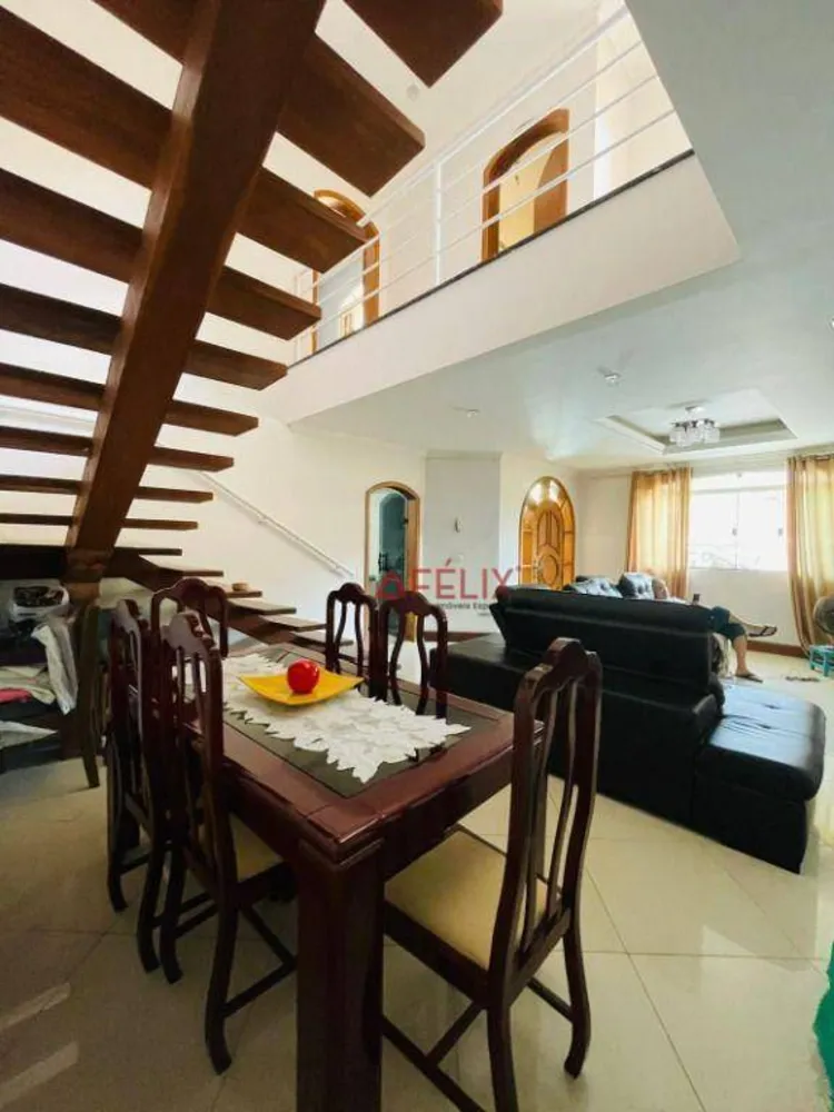 Casa, 3 quartos, 252 m² - Foto 2