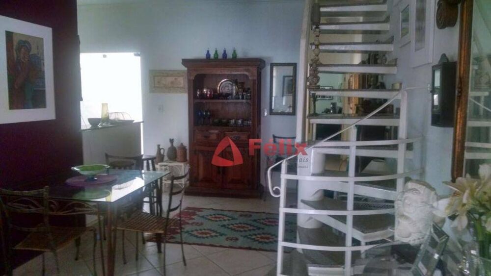 Casa à venda com 3 quartos, 66m² - Foto 1
