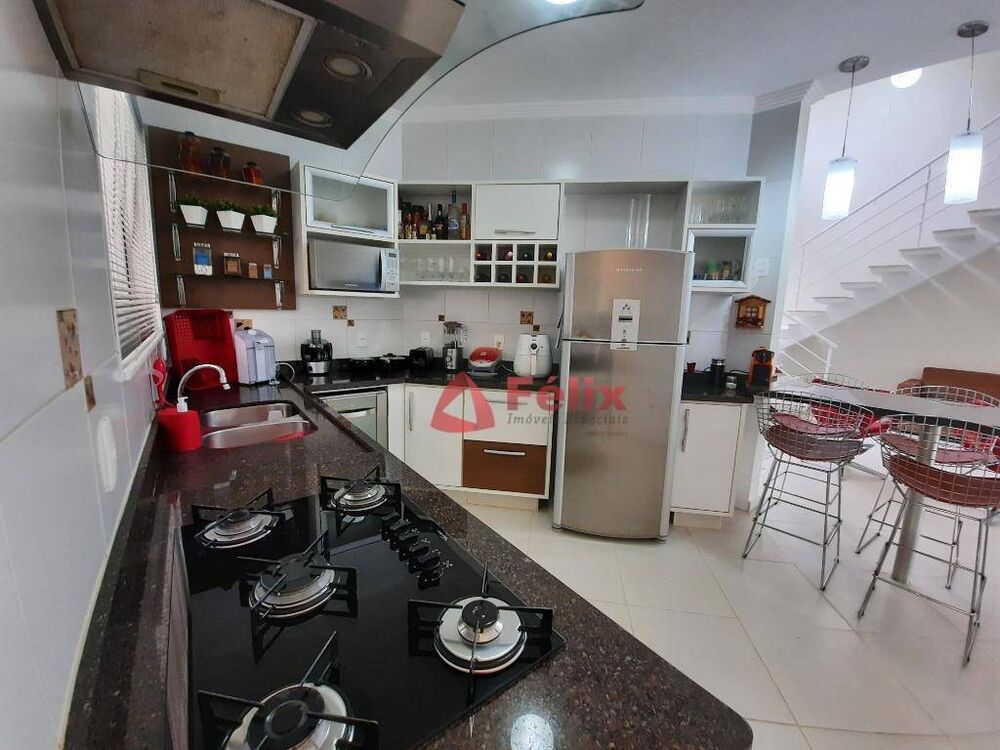 Casa de Condomínio à venda com 3 quartos, 237m² - Foto 3