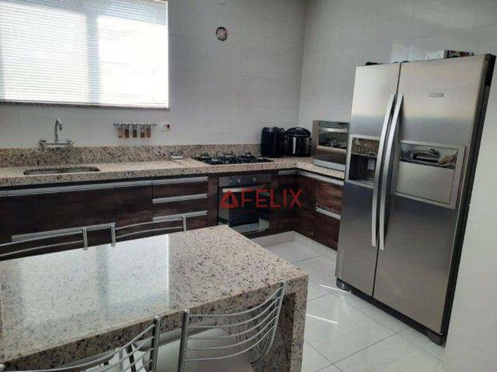 Sobrado, 3 quartos, 340 m² - Foto 1