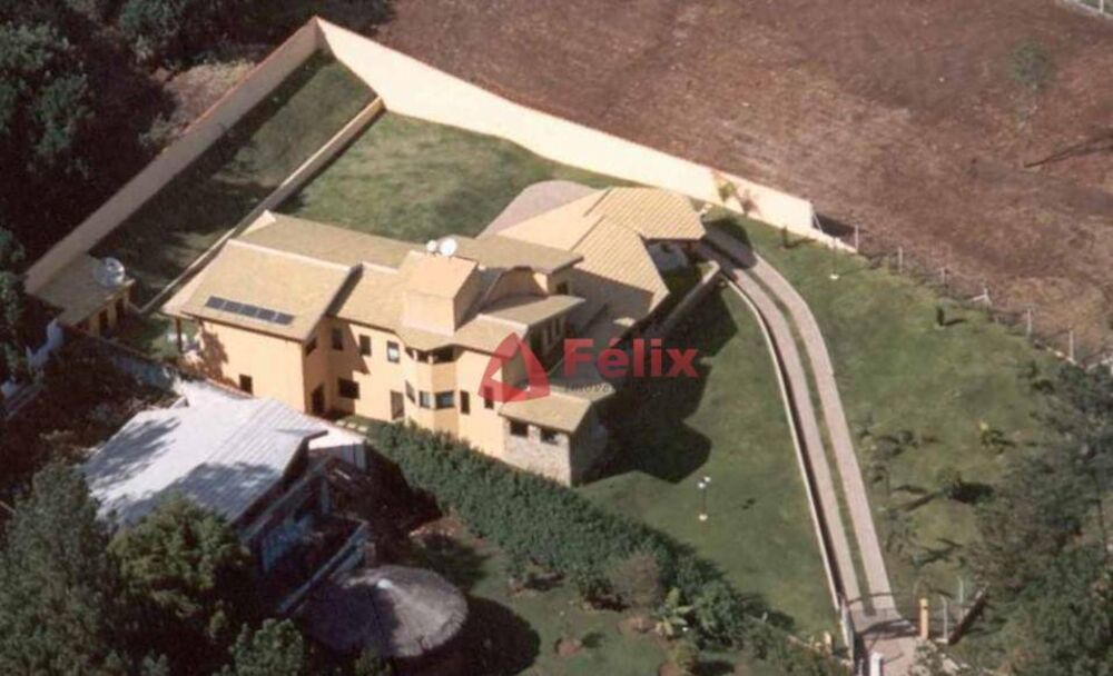Sobrado à venda com 5 quartos, 560m² - Foto 1