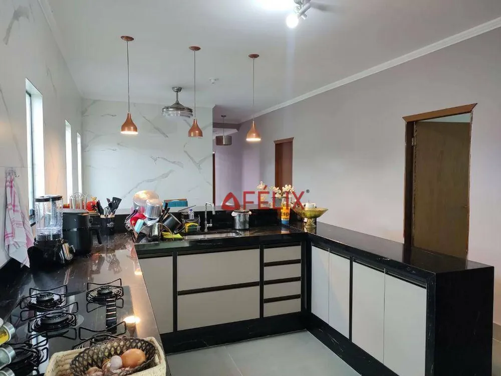 Casa, 3 quartos, 178 m² - Foto 2