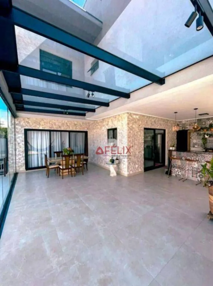 Sobrado, 3 quartos, 328 m² - Foto 1