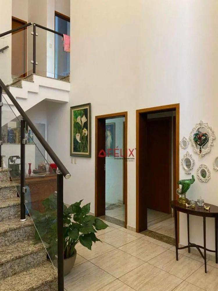 Casa, 4 quartos, 570 m² - Foto 1