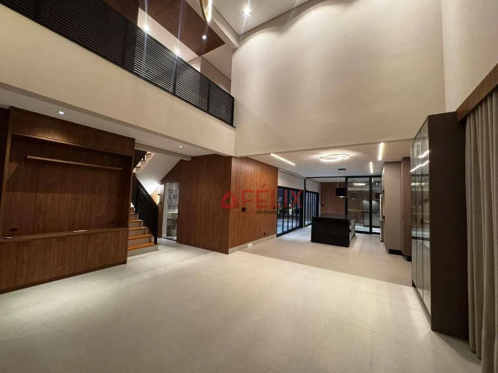 Sobrado, 5 quartos, 317 m² - Foto 1