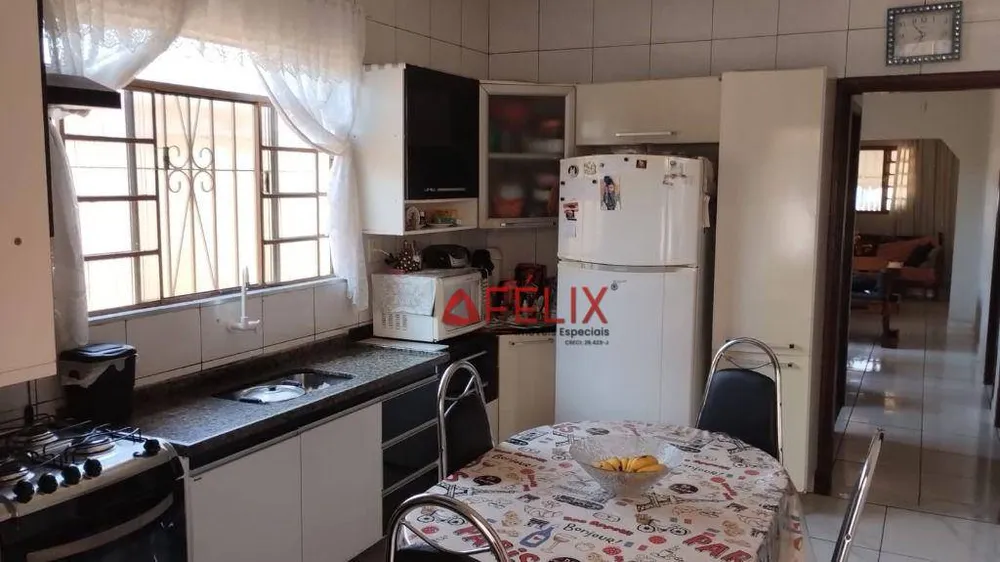 Casa, 5 quartos, 190 m² - Foto 3
