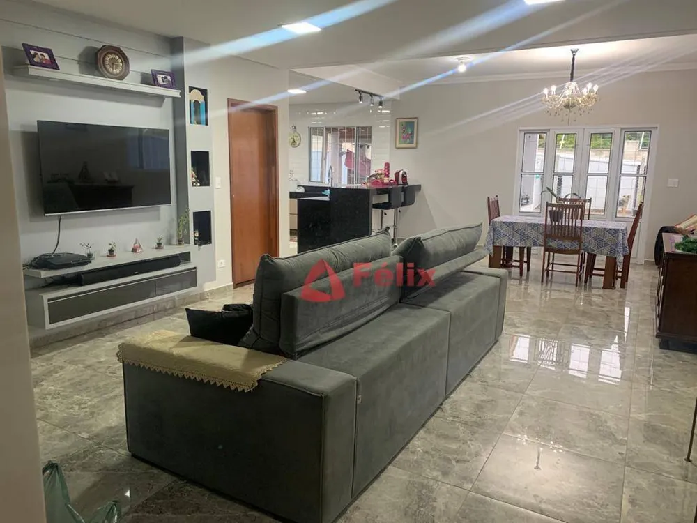 Sobrado, 3 quartos, 252 m² - Foto 1
