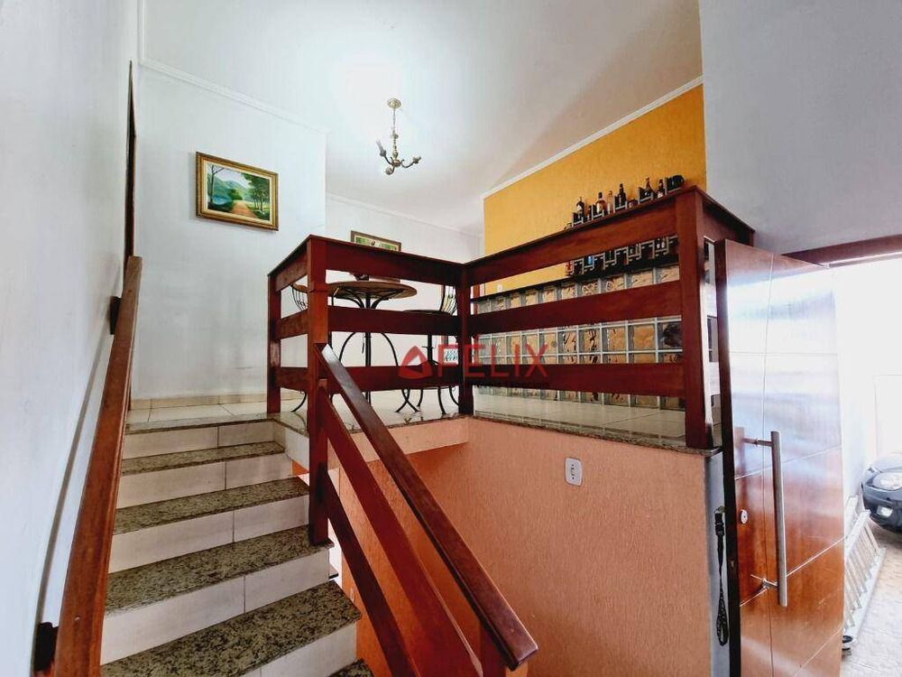 Sobrado, 3 quartos, 320 m² - Foto 1