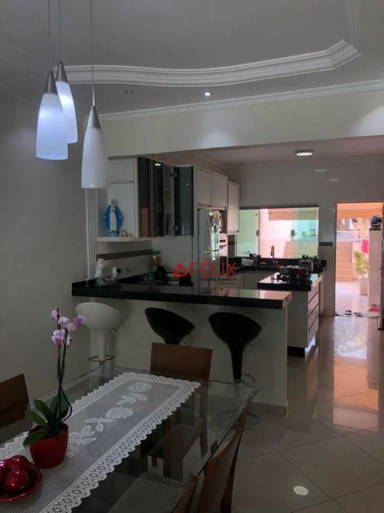 Casa, 3 quartos, 217 m² - Foto 4