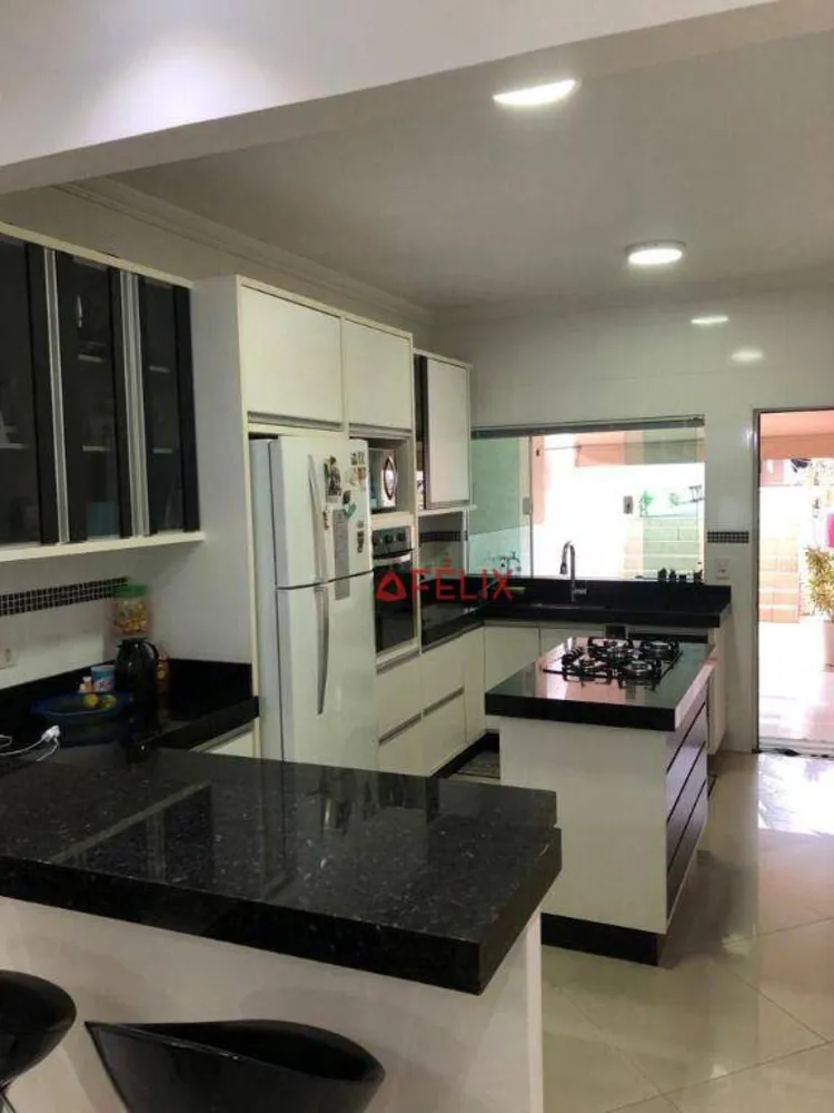 Casa, 3 quartos, 217 m² - Foto 5
