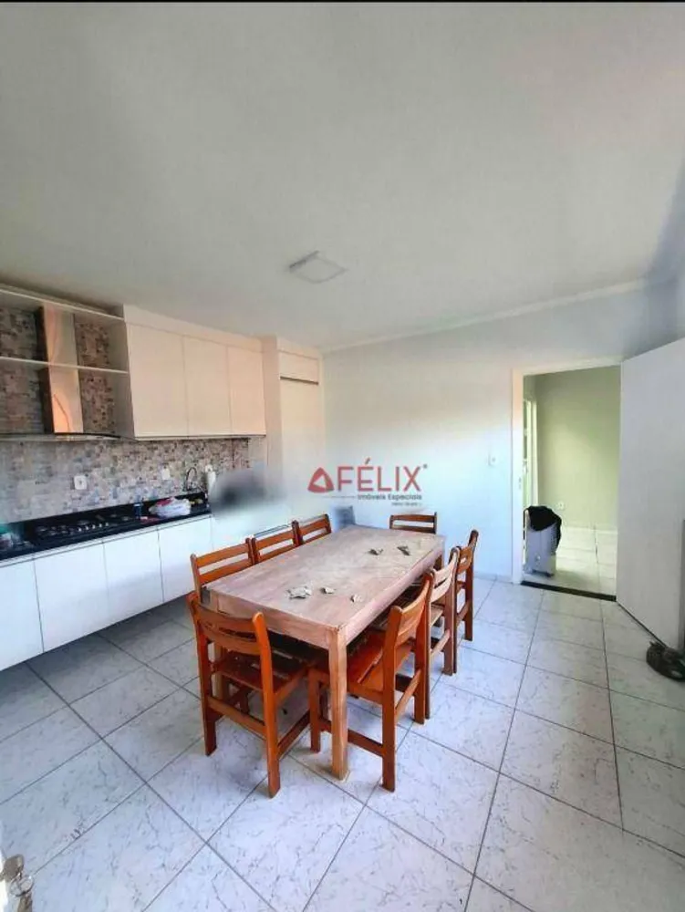 Casa, 5 quartos, 250 m² - Foto 1