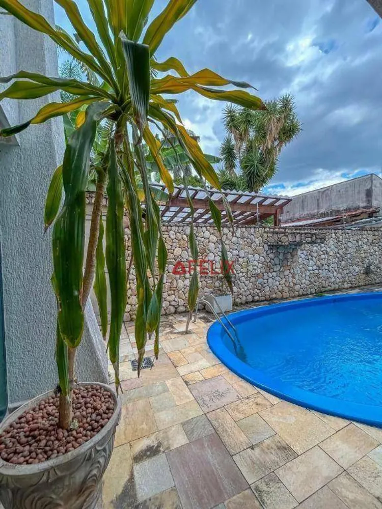 Casa, 5 quartos, 270 m² - Foto 1