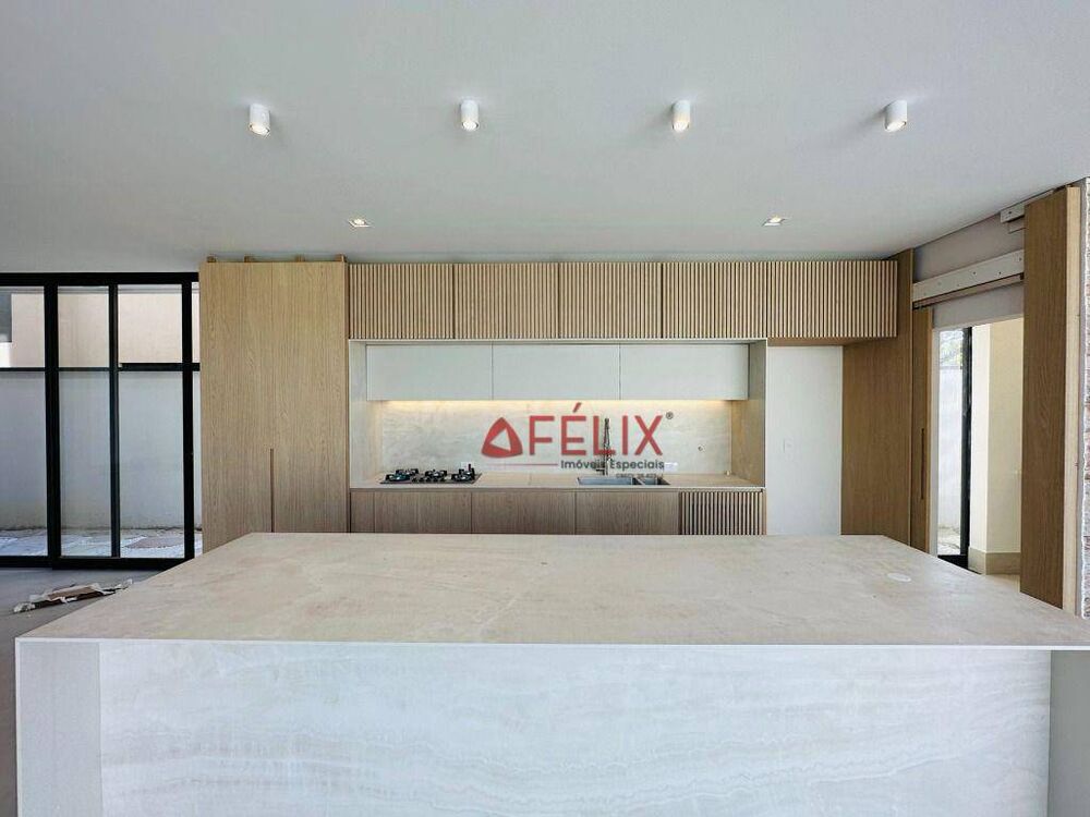 Sobrado, 3 quartos, 305 m² - Foto 2