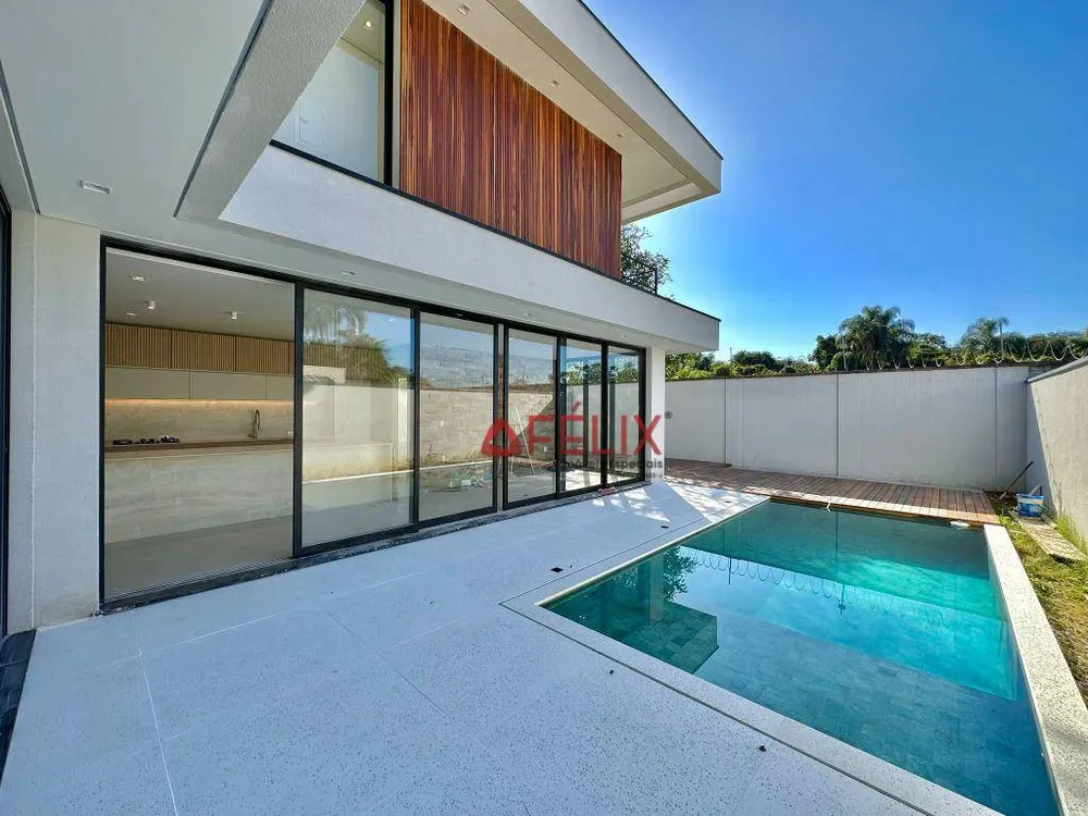 Sobrado, 3 quartos, 305 m² - Foto 1