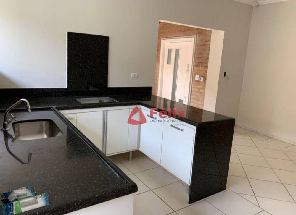 Casa à venda com 3 quartos, 220m² - Foto 1