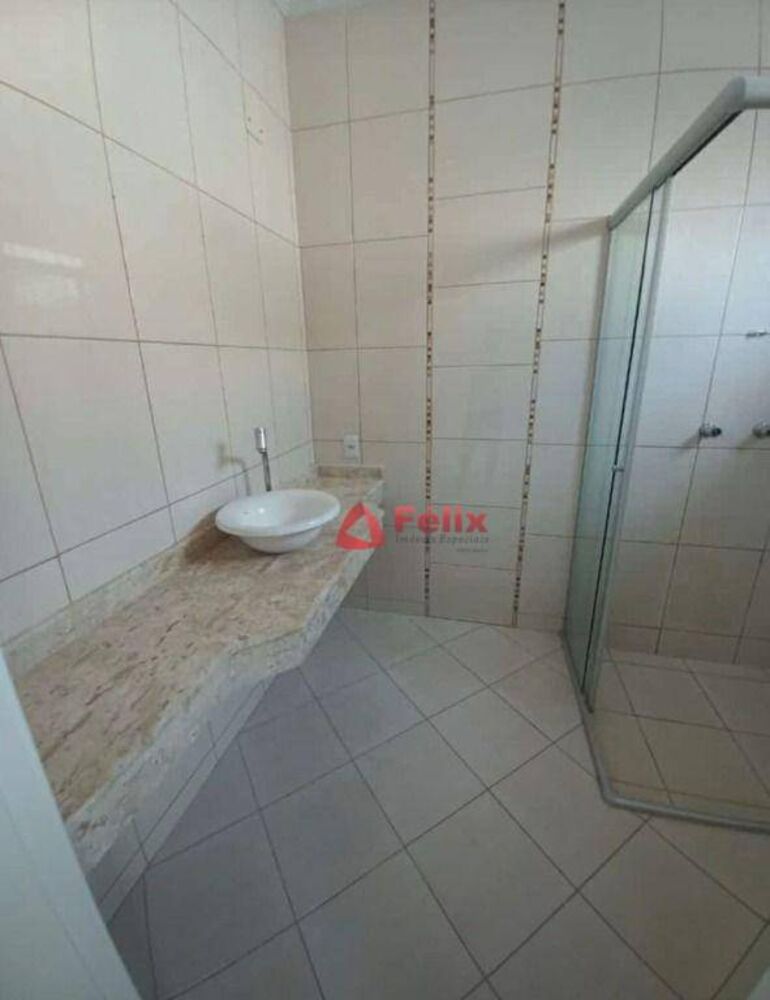 Casa à venda com 3 quartos, 220m² - Foto 4