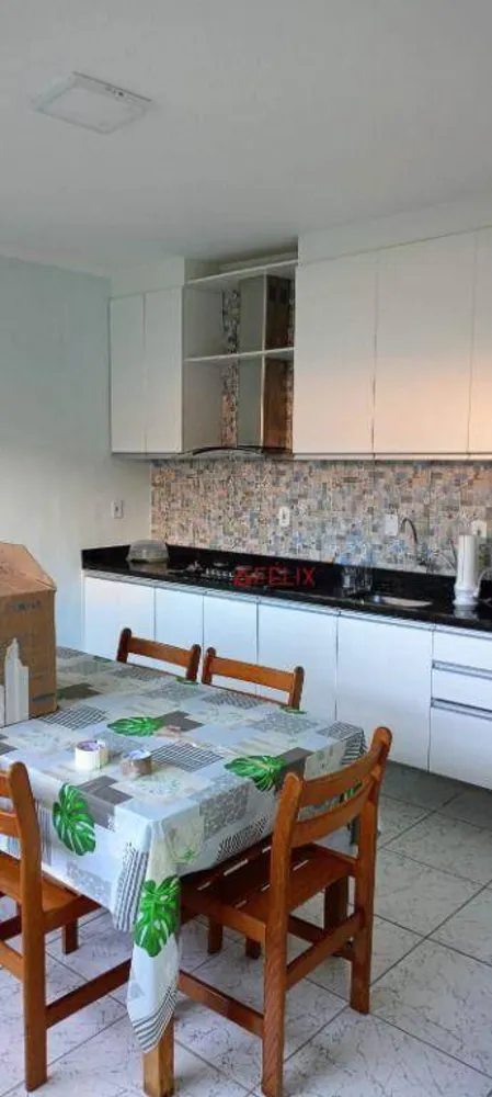 Casa, 3 quartos, 271 m² - Foto 1