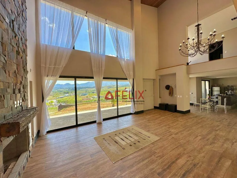 Sobrado, 3 quartos, 457 m² - Foto 1