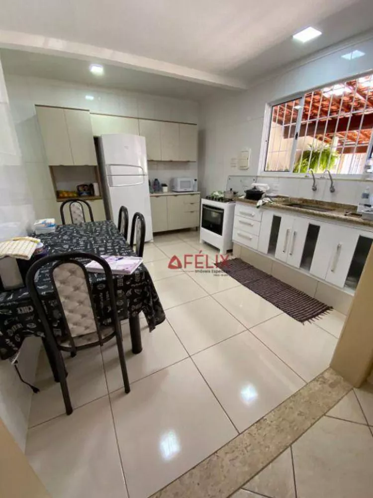 Casa, 3 quartos, 188 m² - Foto 1