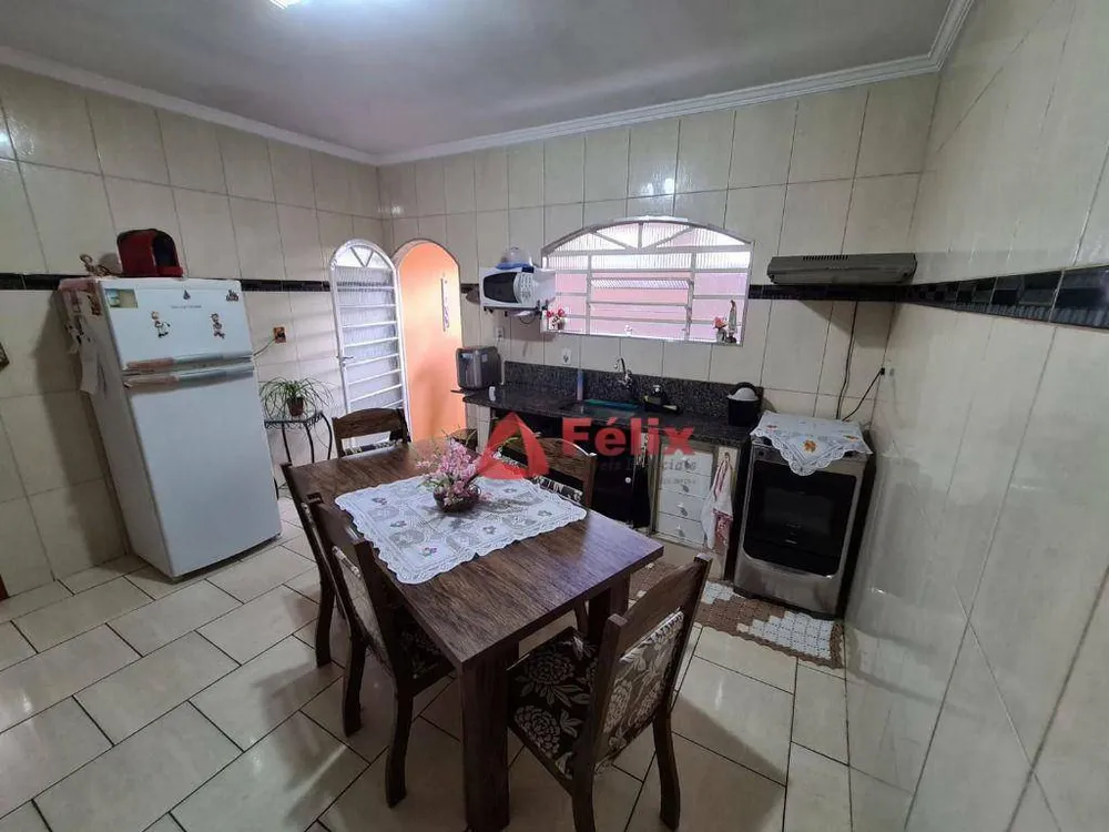 Casa, 3 quartos, 131 m² - Foto 2