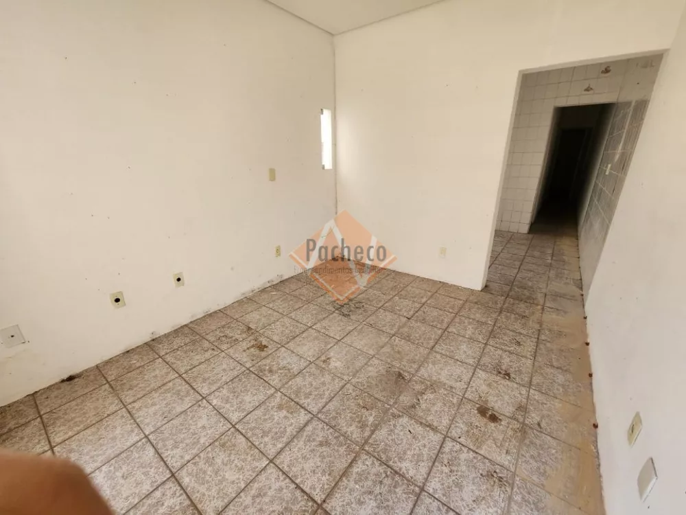 Casa à venda com 2 quartos, 80m² - Foto 2