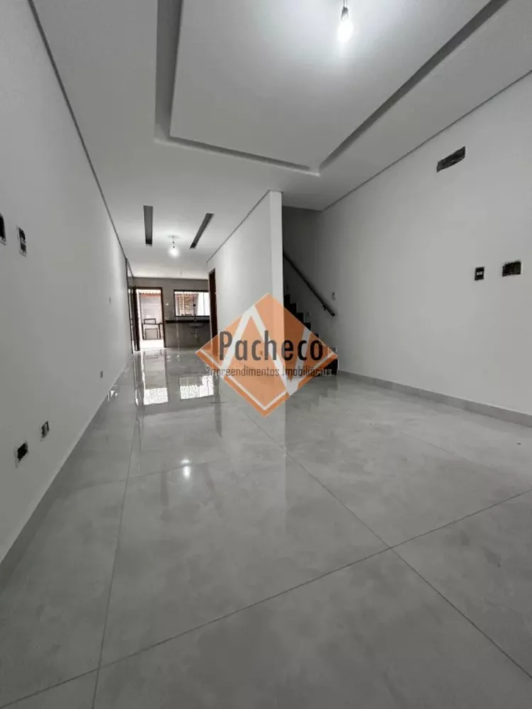 Sobrado à venda com 3 quartos, 120m² - Foto 1