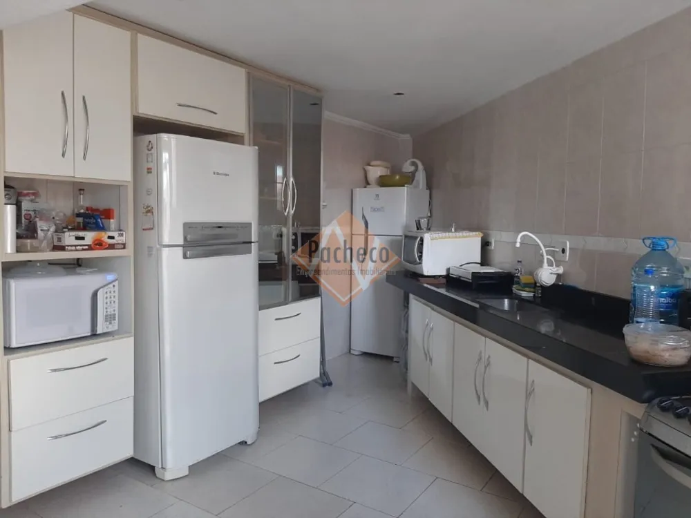 Sobrado, 3 quartos, 217 m² - Foto 2