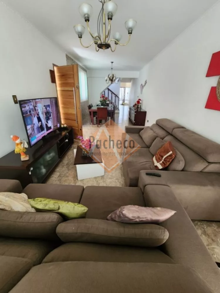 Sobrado à venda com 3 quartos, 232m² - Foto 1