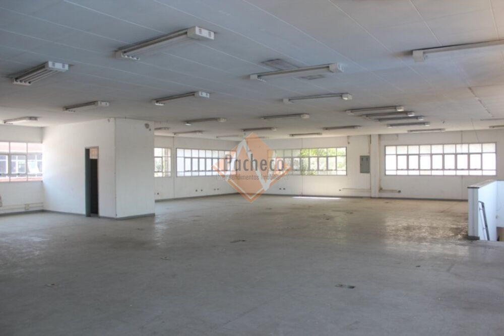 Depósito-Galpão-Armazém para alugar, 2800m² - Foto 1