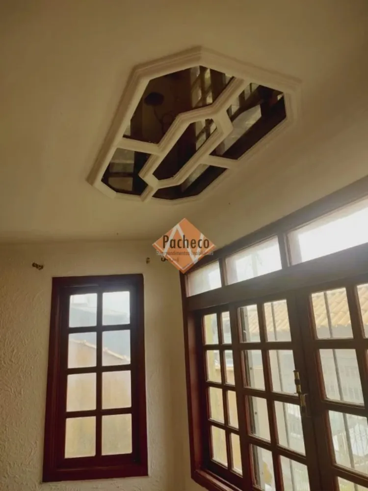 Sobrado, 3 quartos, 298 m² - Foto 1