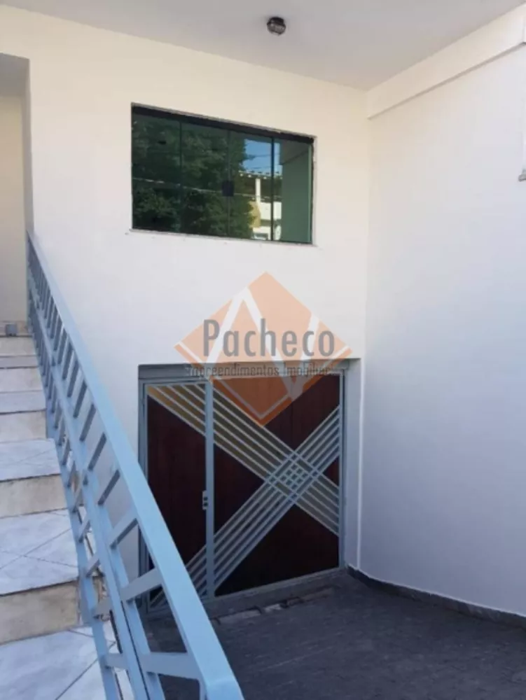 Sobrado à venda com 3 quartos, 200m² - Foto 1