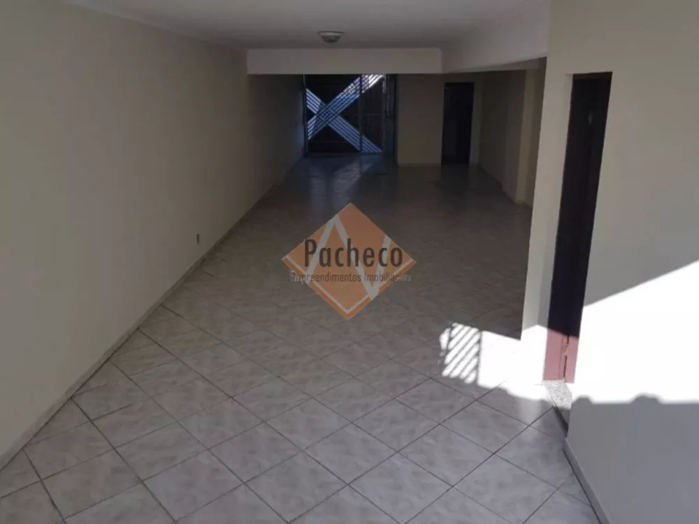 Sobrado à venda com 3 quartos, 200m² - Foto 2