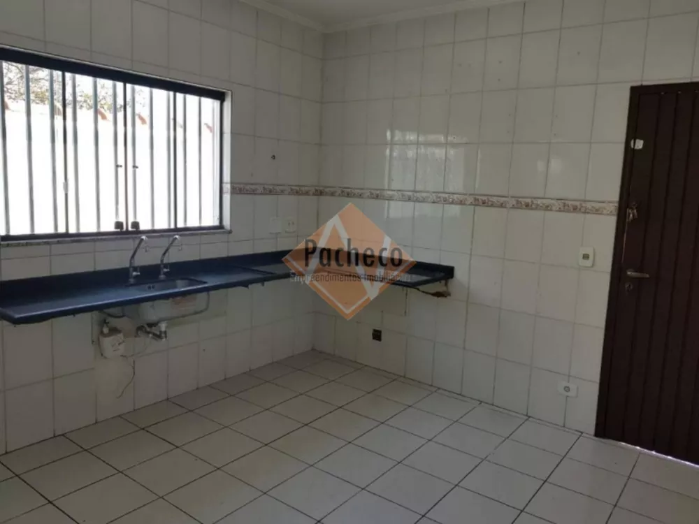 Sobrado à venda com 3 quartos, 200m² - Foto 4