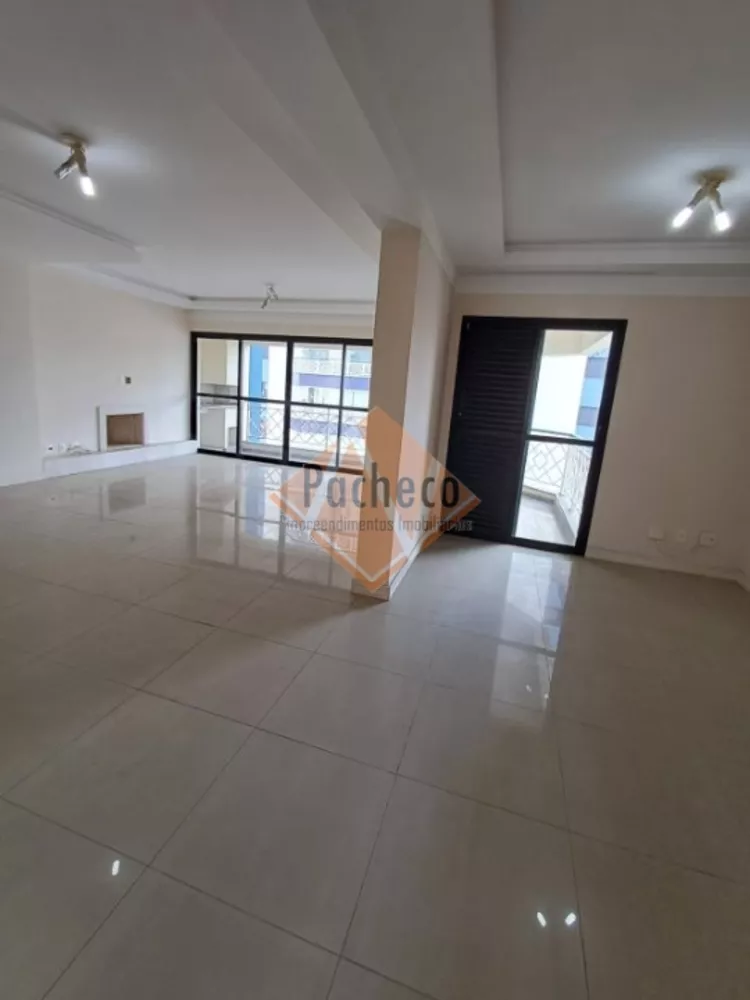 Apartamento à venda com 3 quartos, 151m² - Foto 2