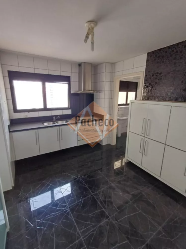 Apartamento à venda com 3 quartos, 151m² - Foto 4