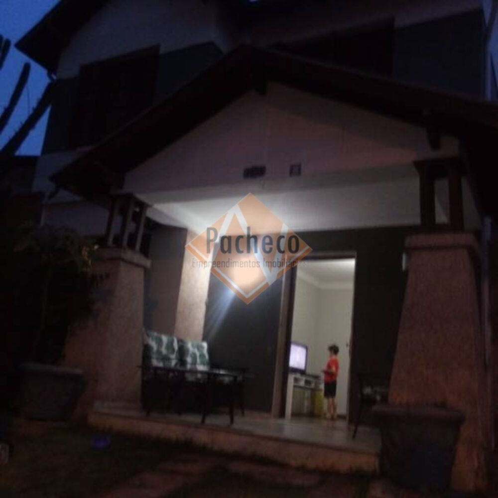 Sobrado à venda com 4 quartos, 254m² - Foto 1