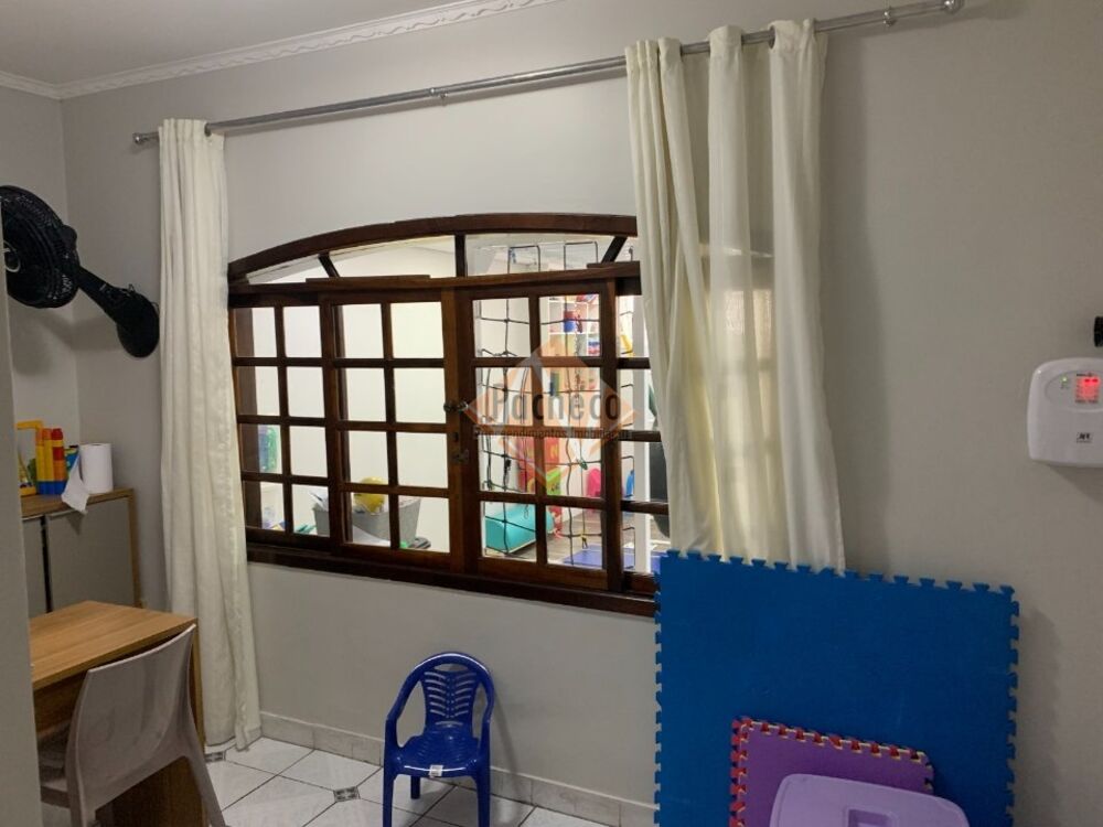 Sobrado, 3 quartos, 225 m² - Foto 2