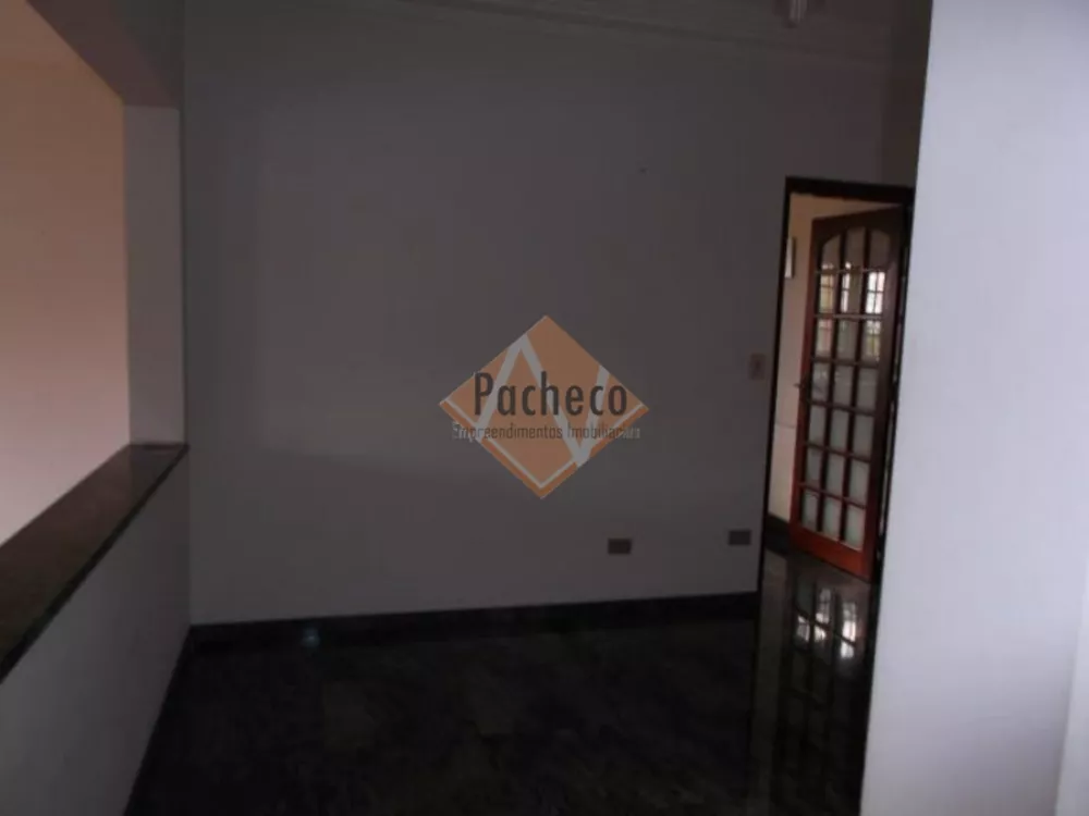 Casa à venda com 3 quartos, 243m² - Foto 4