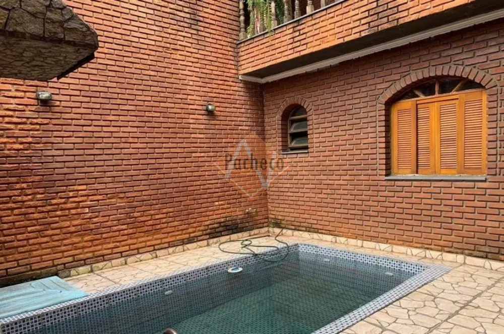 Sobrado à venda com 4 quartos, 240m² - Foto 1