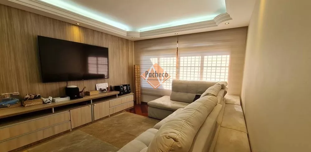 Sobrado à venda com 3 quartos, 301m² - Foto 1