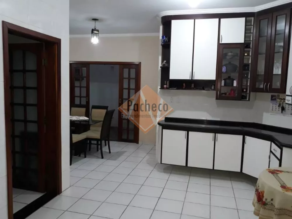 Casa à venda com 3 quartos, 187m² - Foto 3