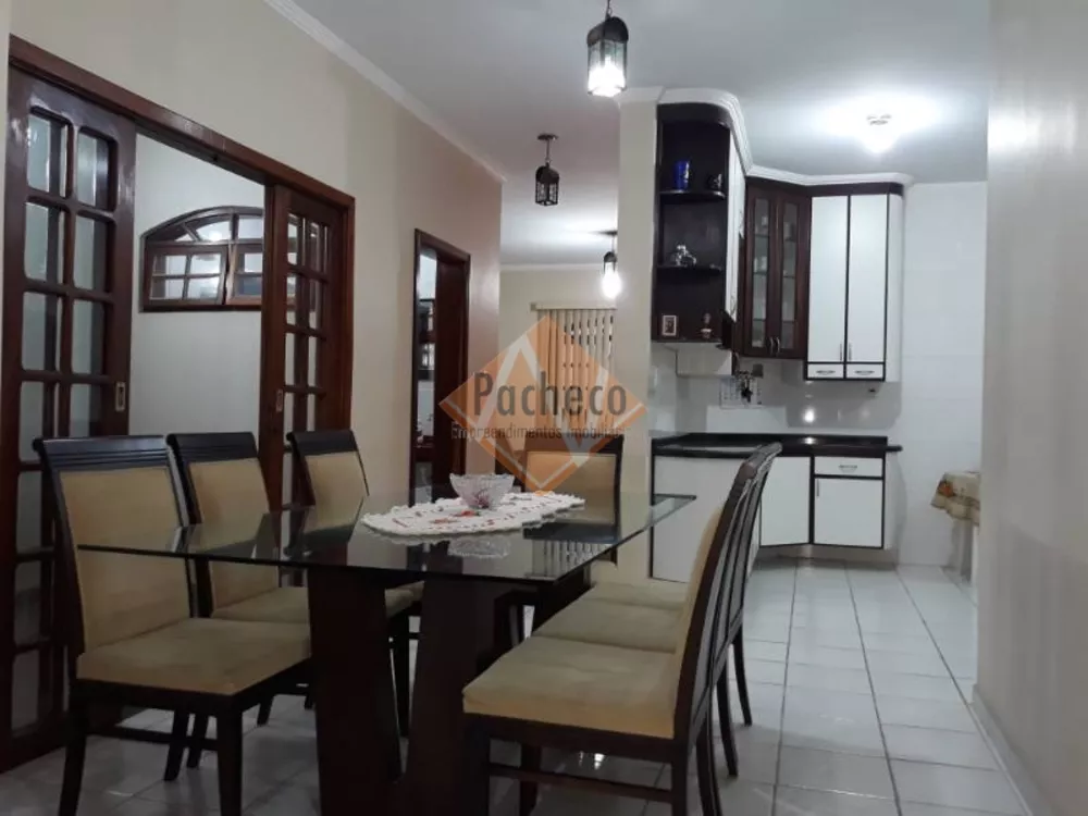 Casa à venda com 3 quartos, 187m² - Foto 1