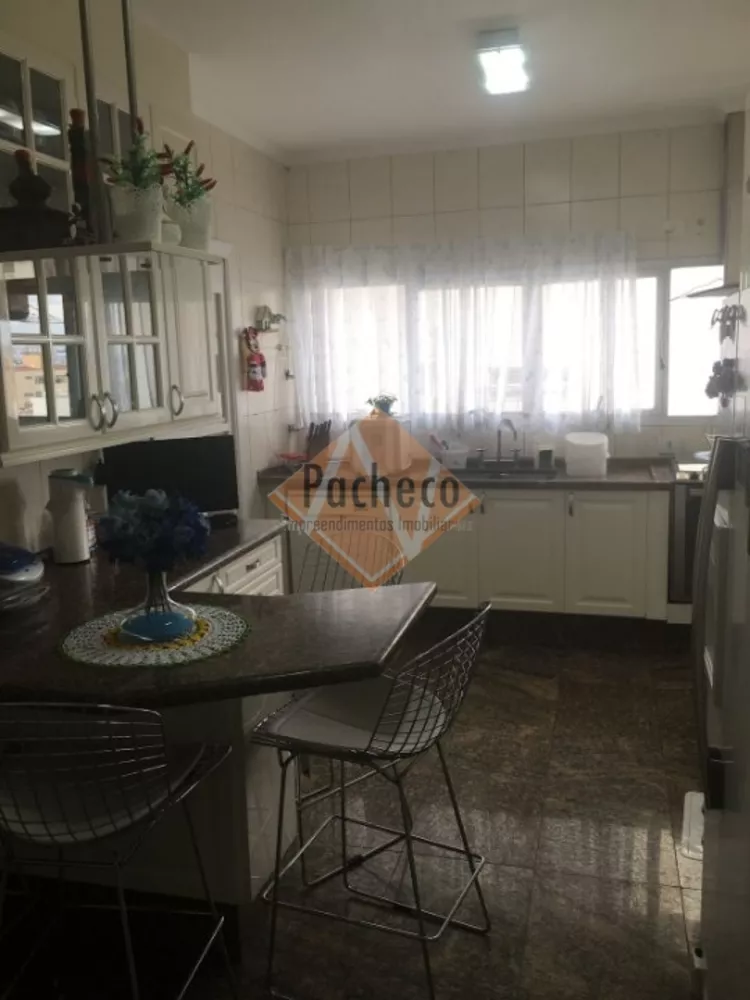 Apartamento à venda com 4 quartos, 180m² - Foto 3