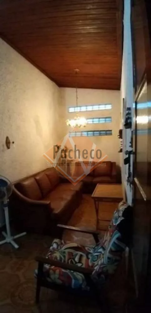 Casa à venda com 3 quartos, 230m² - Foto 2